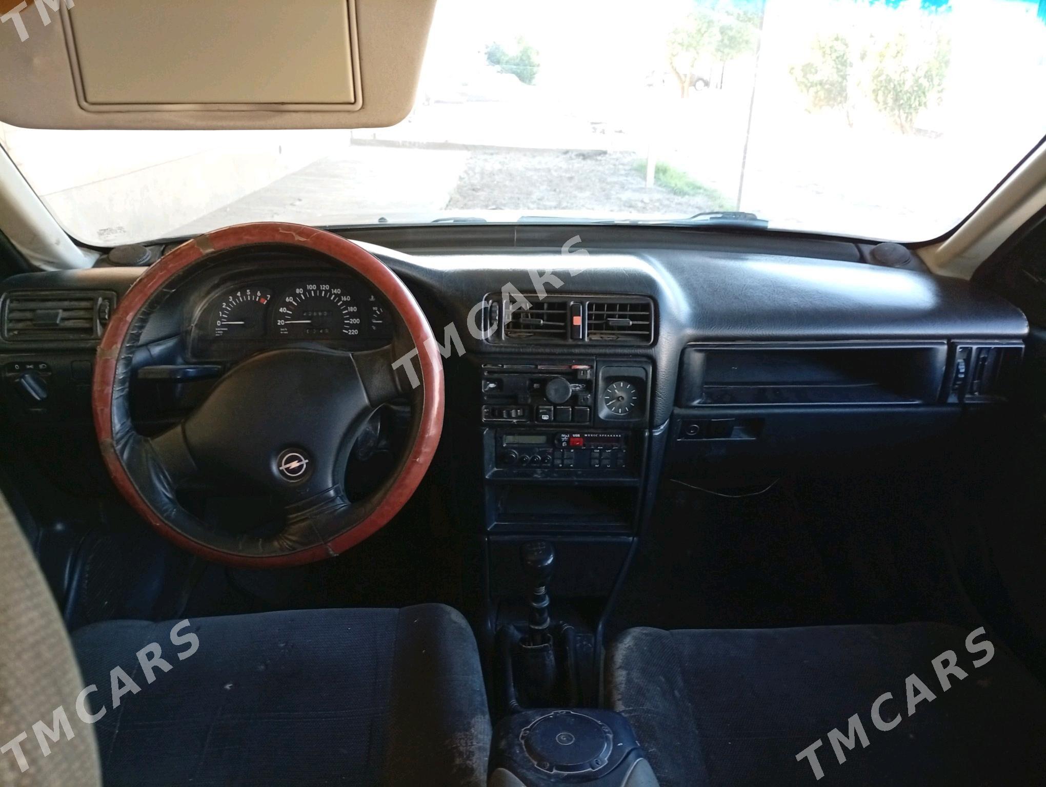 Opel Vectra 1992 - 24 000 TMT - Гурбансолтан Едже - img 2