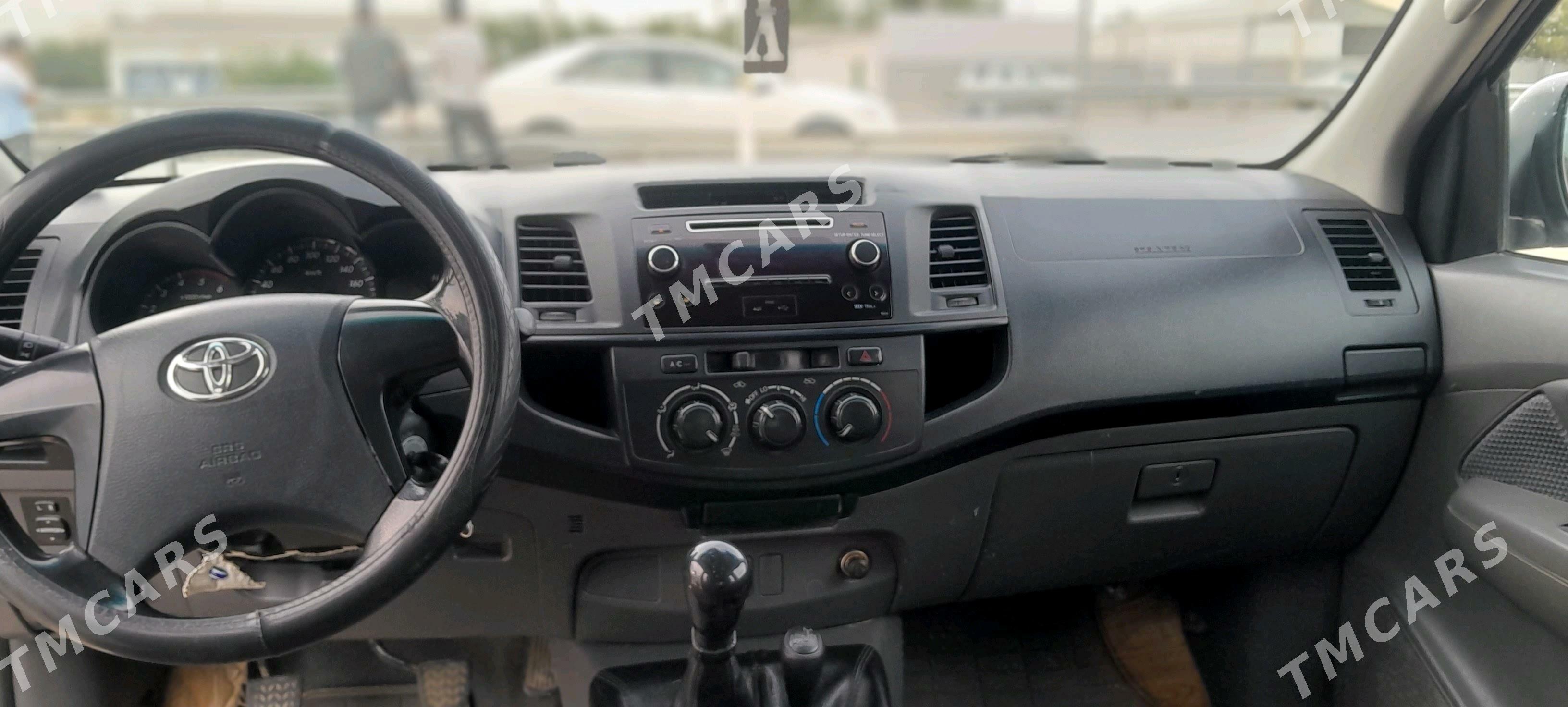 Toyota Hilux 2015 - 320 000 TMT - Мургап - img 2