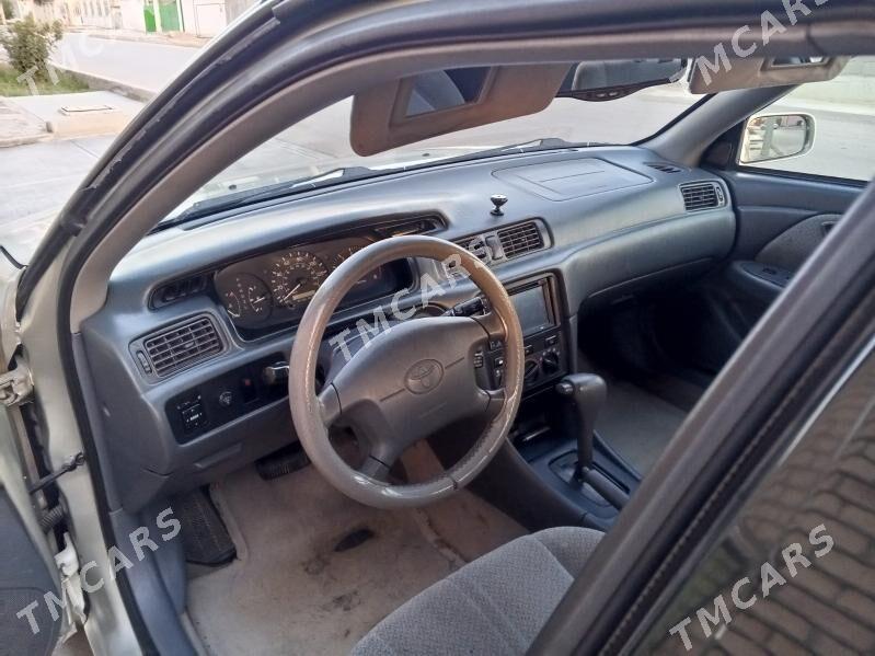 Toyota Camry 2000 - 108 000 TMT - Büzmeýin - img 3