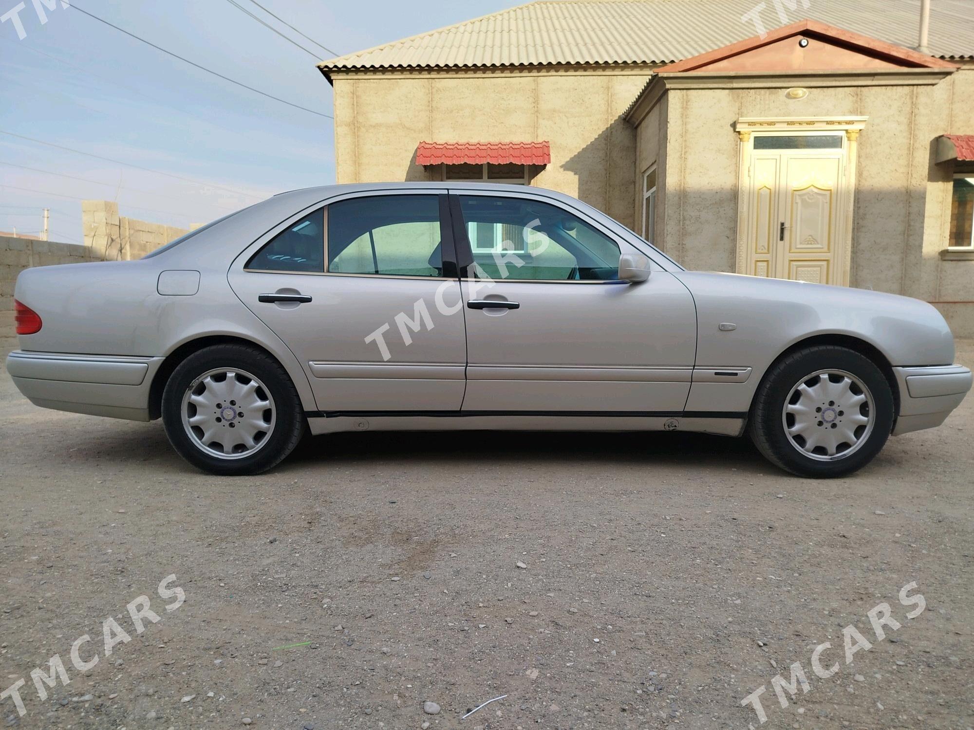 Mercedes-Benz E320 1999 - 95 000 TMT - Гумдаг - img 7