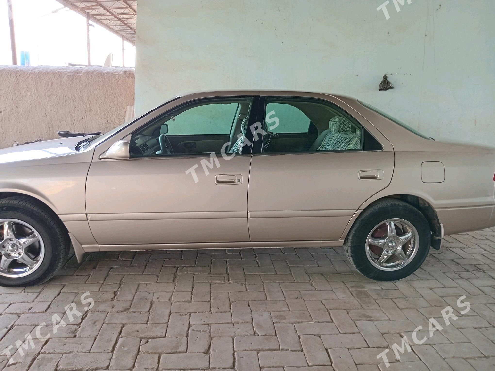 Toyota Camry 2000 - 135 000 TMT - Халач - img 7