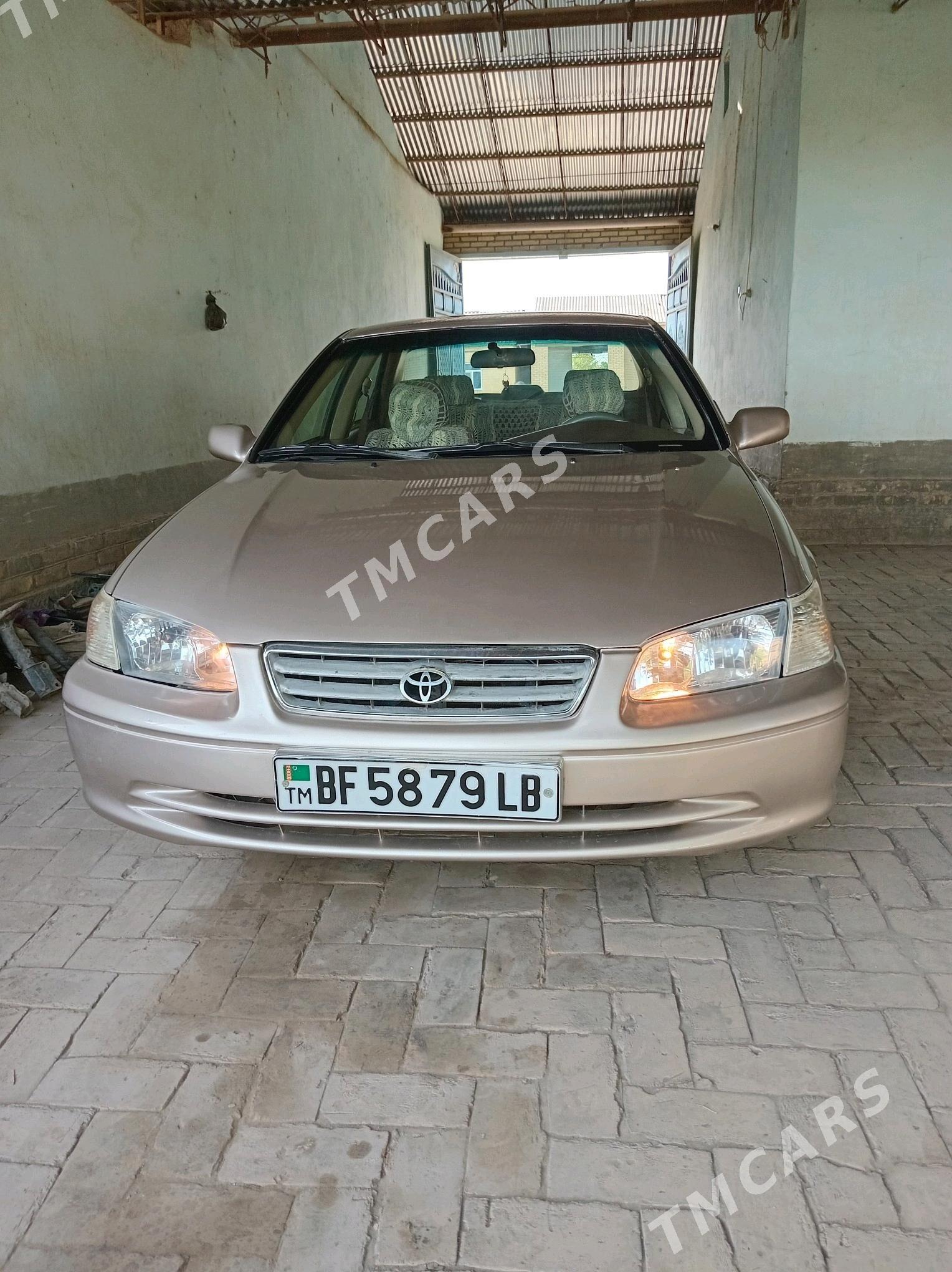 Toyota Camry 2000 - 135 000 TMT - Халач - img 2
