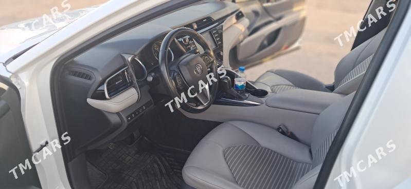Toyota Camry 2020 - 320 000 TMT - Çärjew - img 4