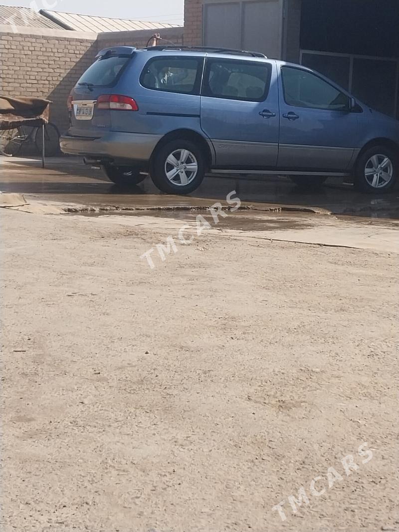 Toyota Sienna 2002 - 160 000 TMT - Halaç - img 9