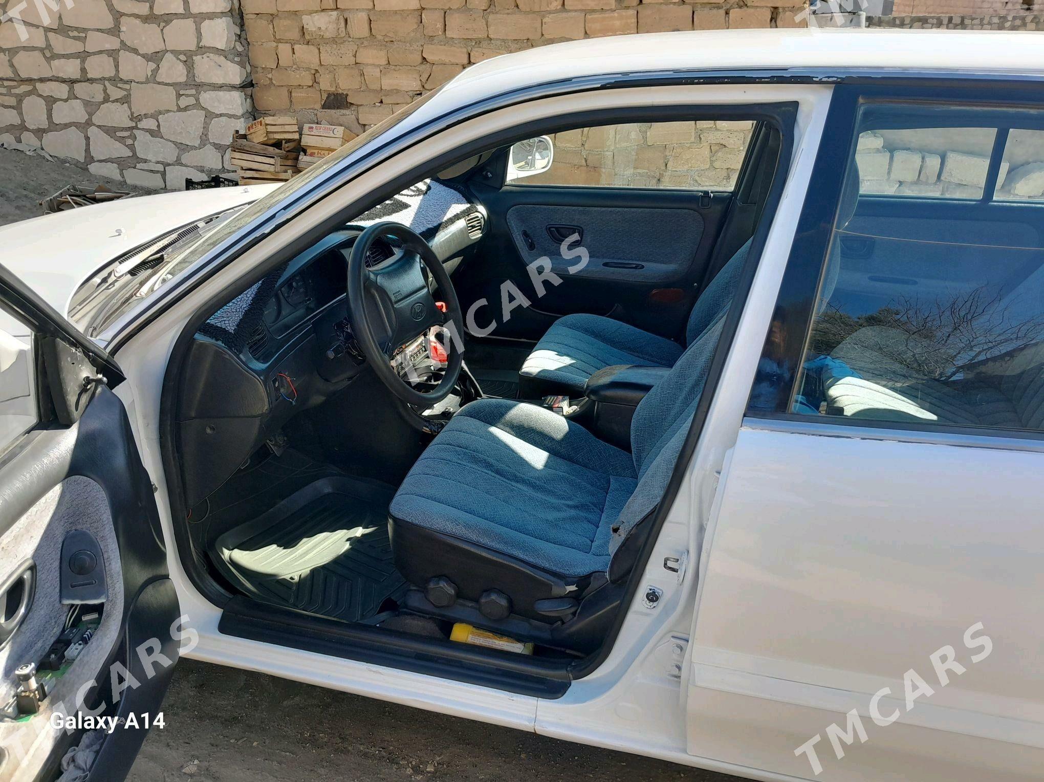 Hyundai Elantra Coupe 1995 - 40 000 TMT - Туркменбаши - img 7