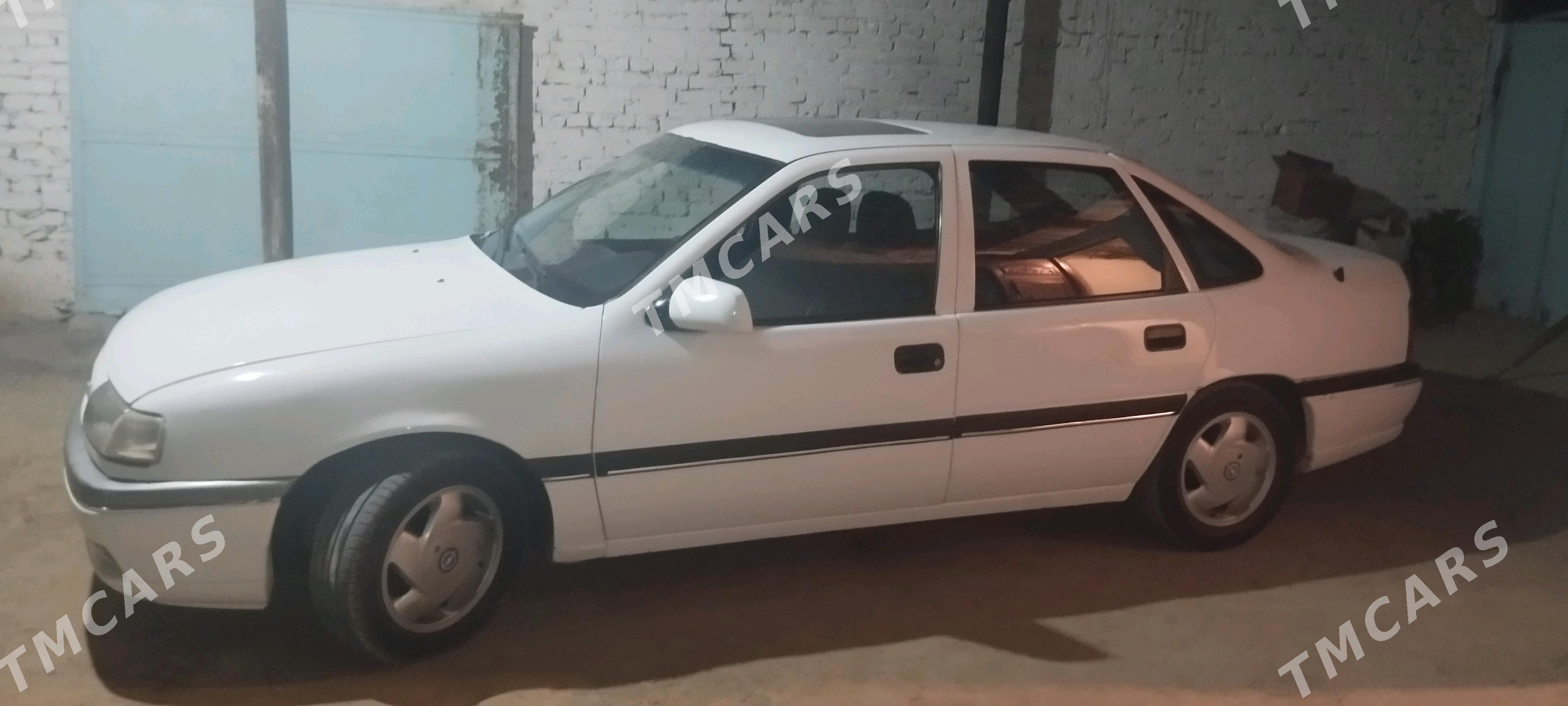 Opel Vectra 1990 - 43 000 TMT - Бахарден - img 5