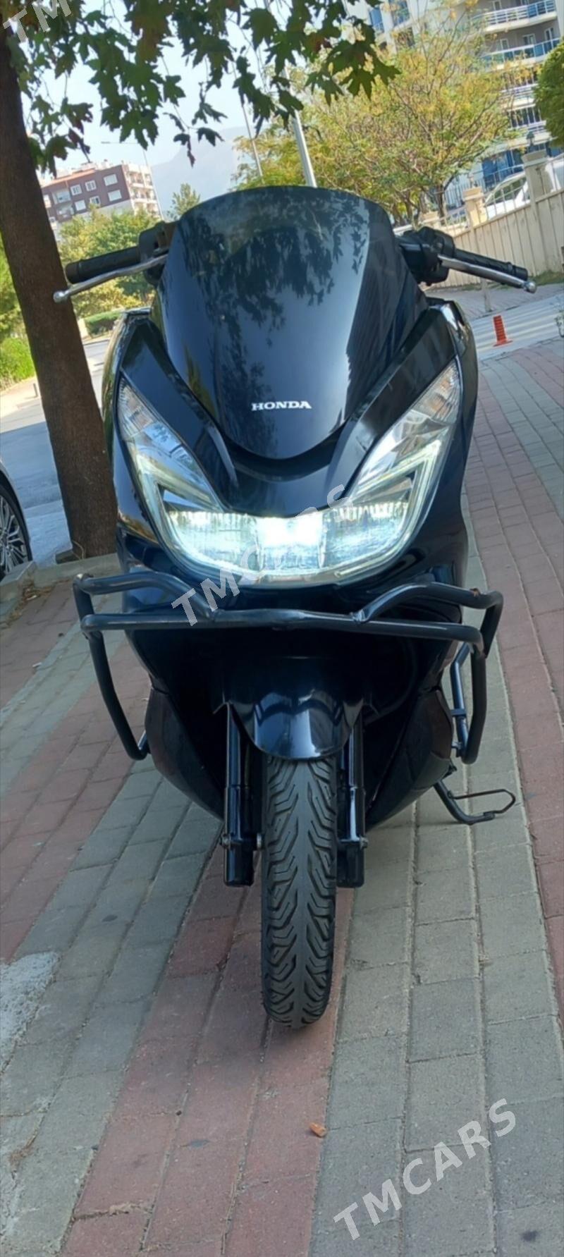 Honda Civic 2018 - 25 000 TMT - Дашогуз - img 2