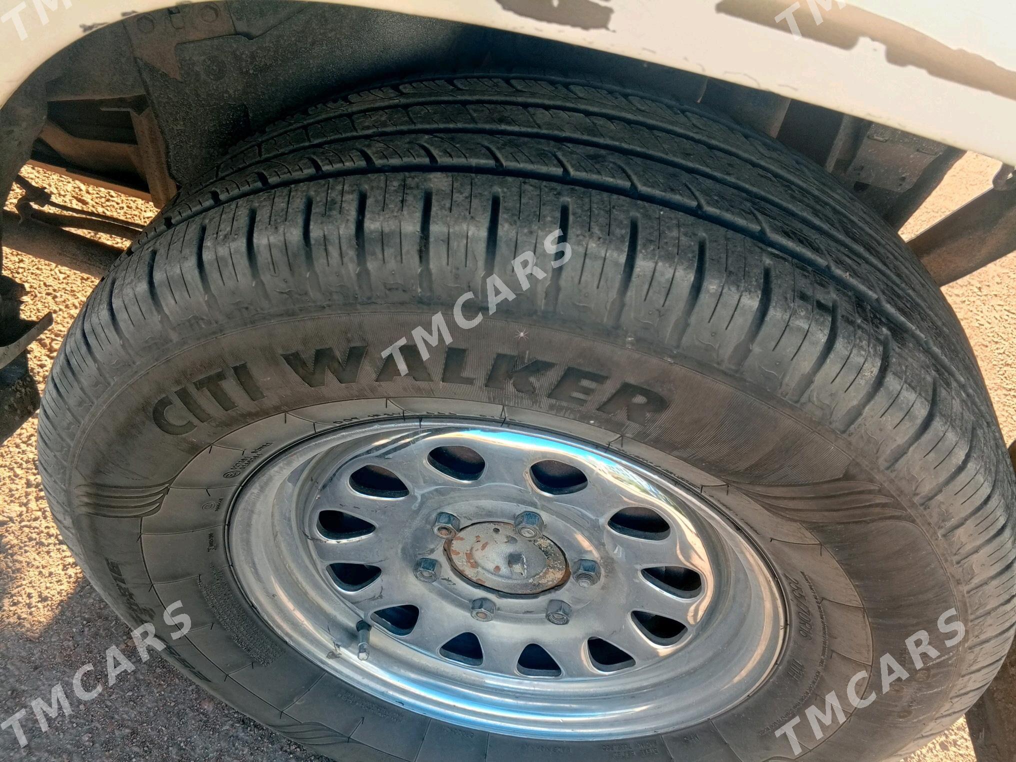 Nissan Pathfinder 2002 - 55 000 TMT - Дашогуз - img 3