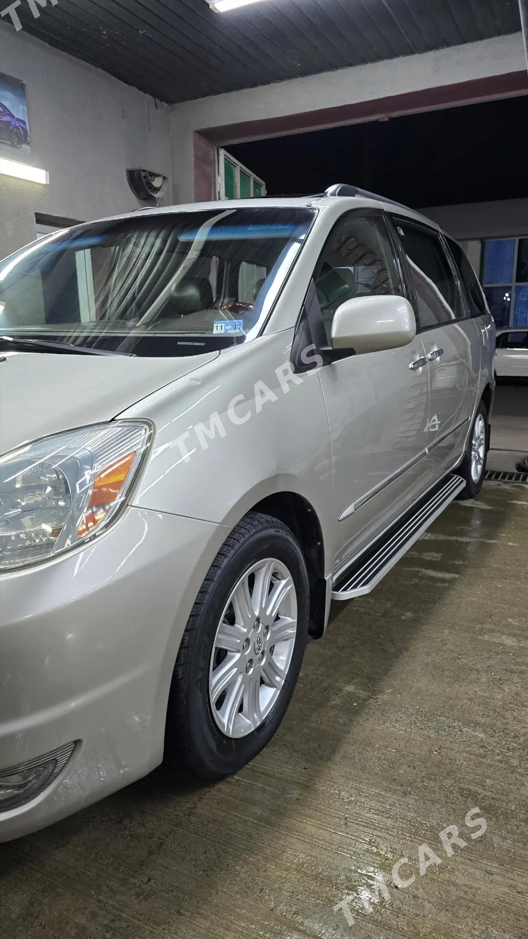 Toyota Sienna 2004 - 265 000 TMT - Дашогуз - img 2