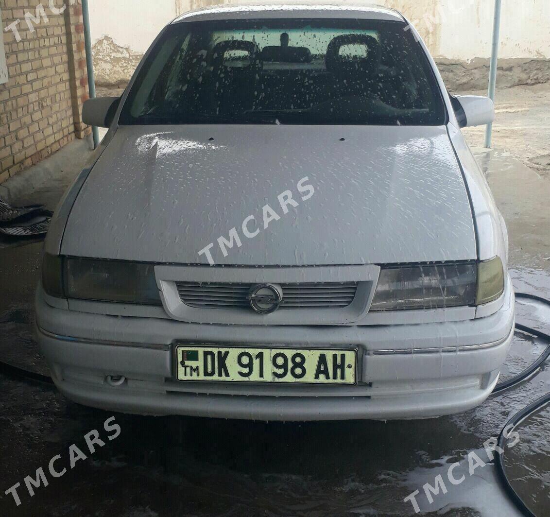 Opel Vectra 1989 - 31 000 TMT - Bäherden - img 1