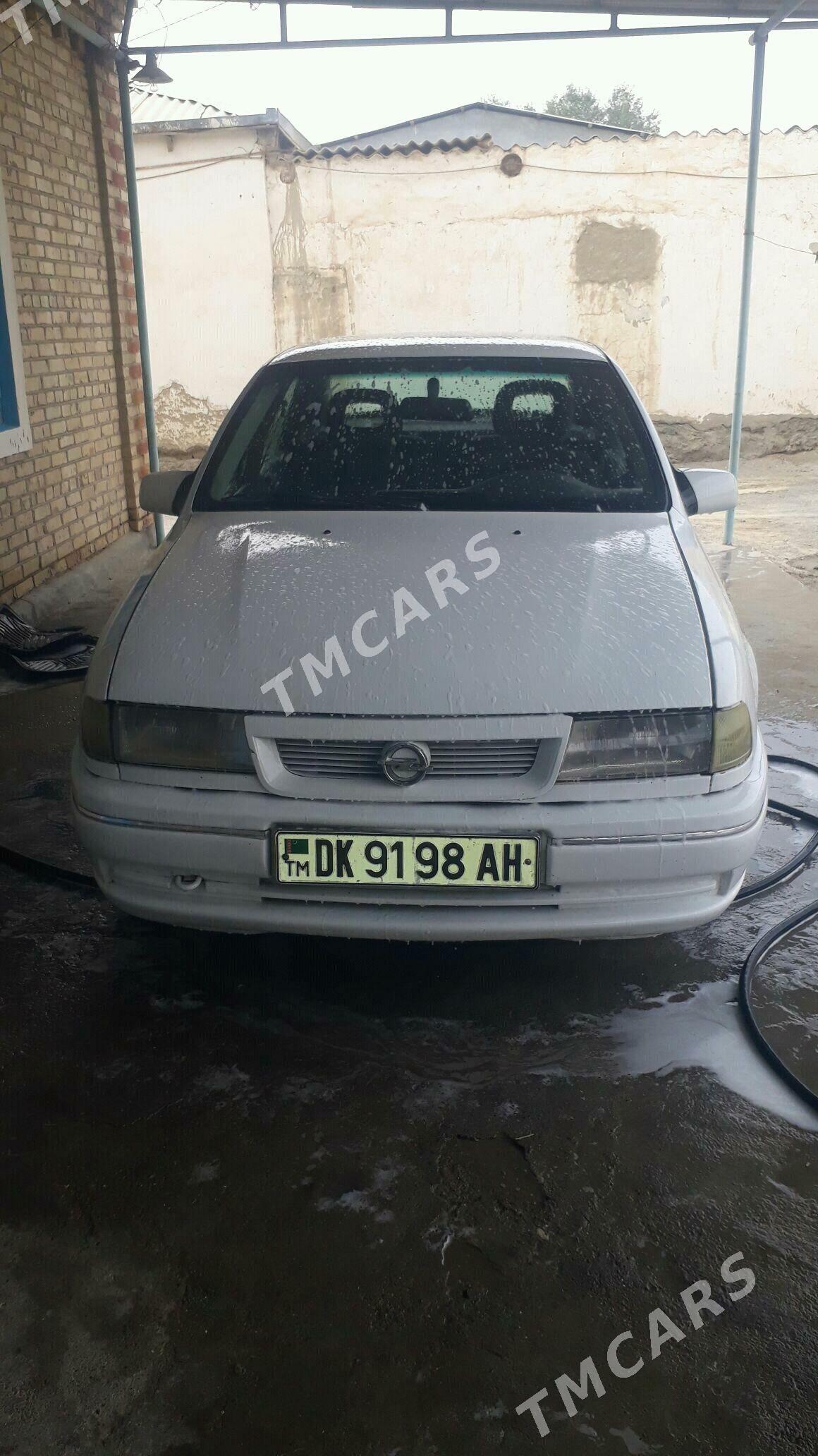 Opel Vectra 1989 - 31 000 TMT - Bäherden - img 2