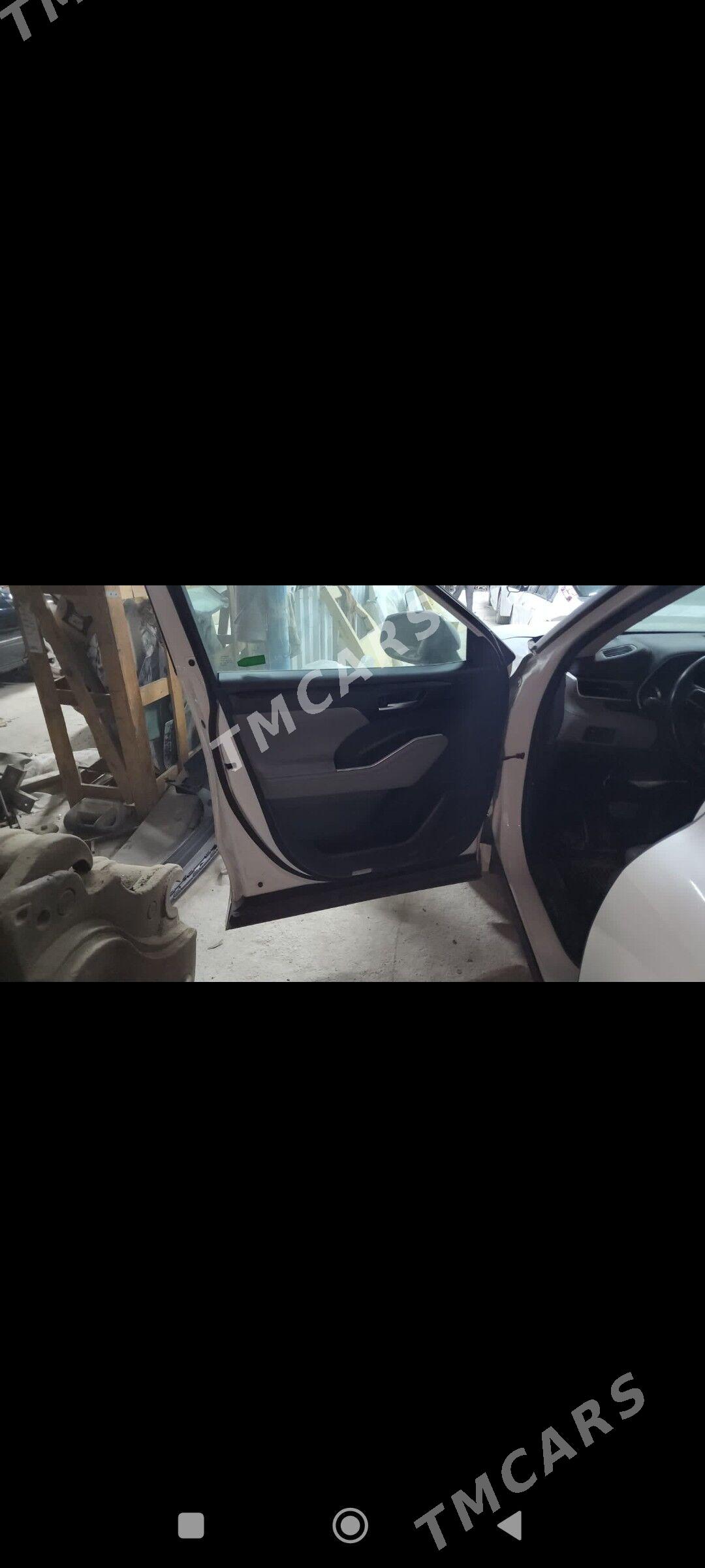 Toyota Highlander 2021 - 498 000 TMT - Мары - img 3