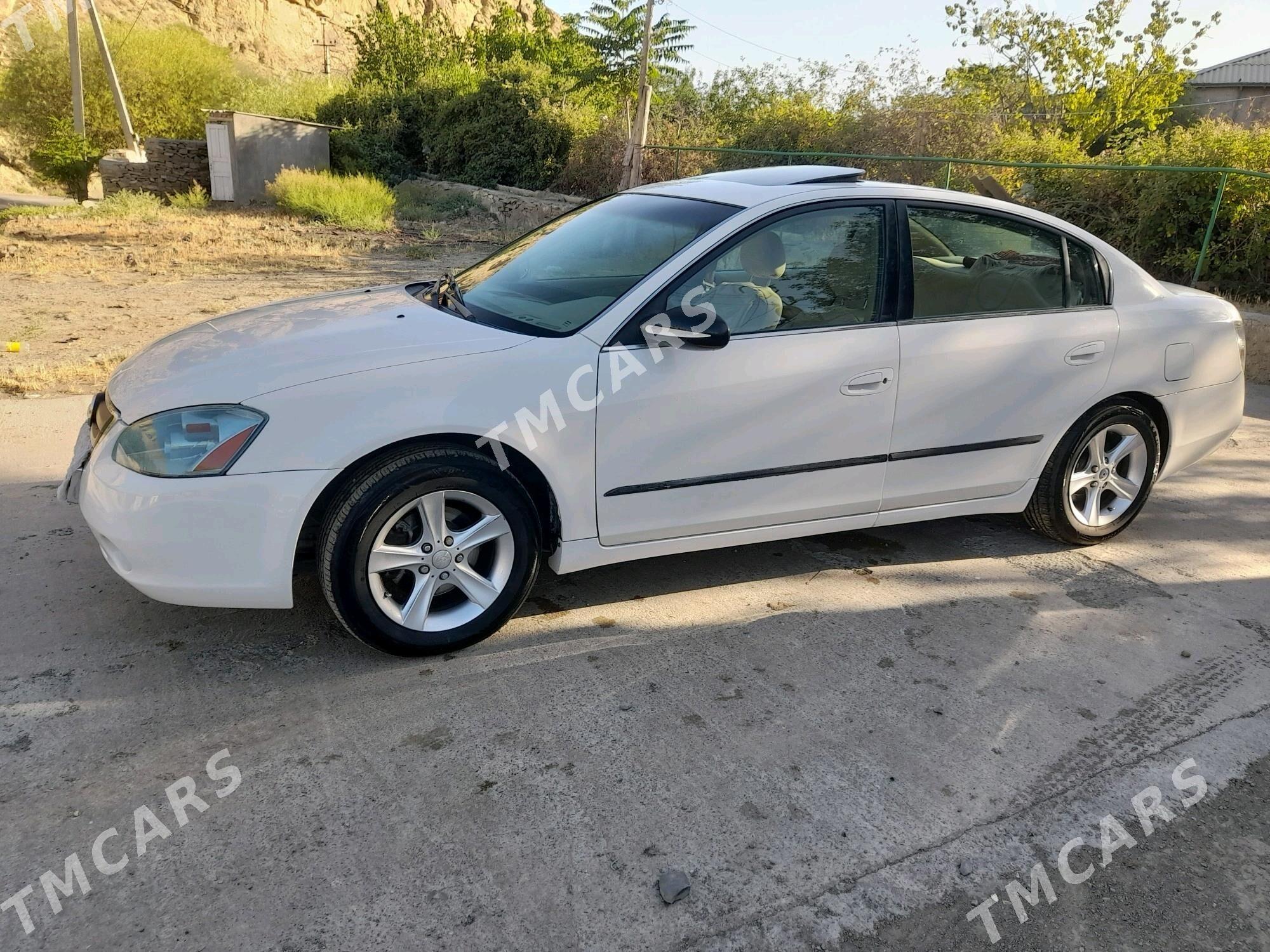 Nissan Altima 2002 - 40 000 TMT - Бахарден - img 3
