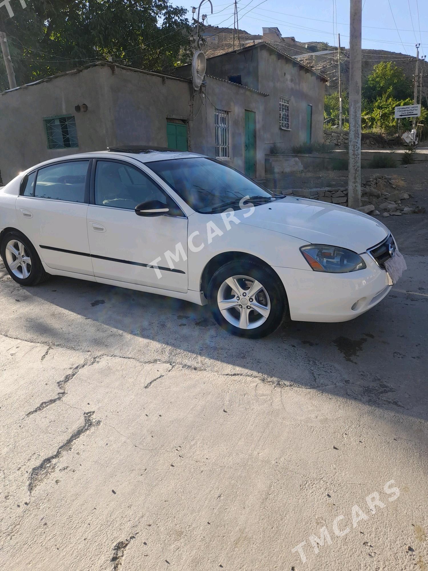 Nissan Altima 2002 - 40 000 TMT - Бахарден - img 7