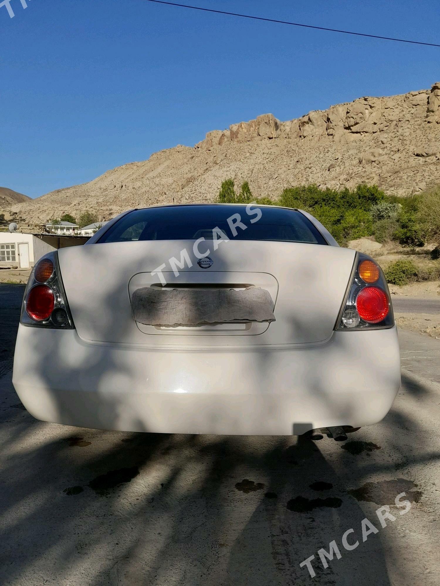 Nissan Altima 2002 - 40 000 TMT - Бахарден - img 8