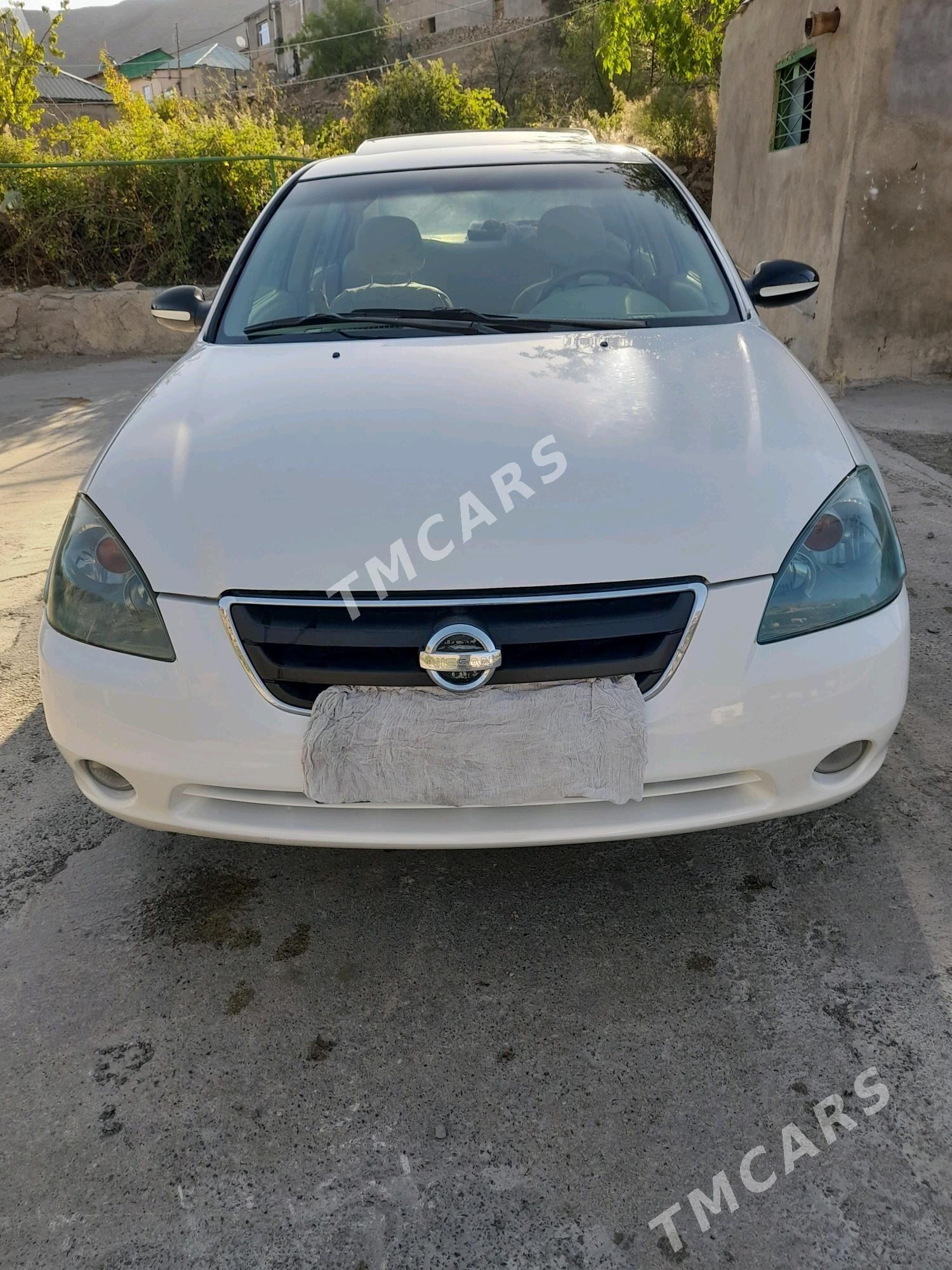 Nissan Altima 2002 - 40 000 TMT - Бахарден - img 4