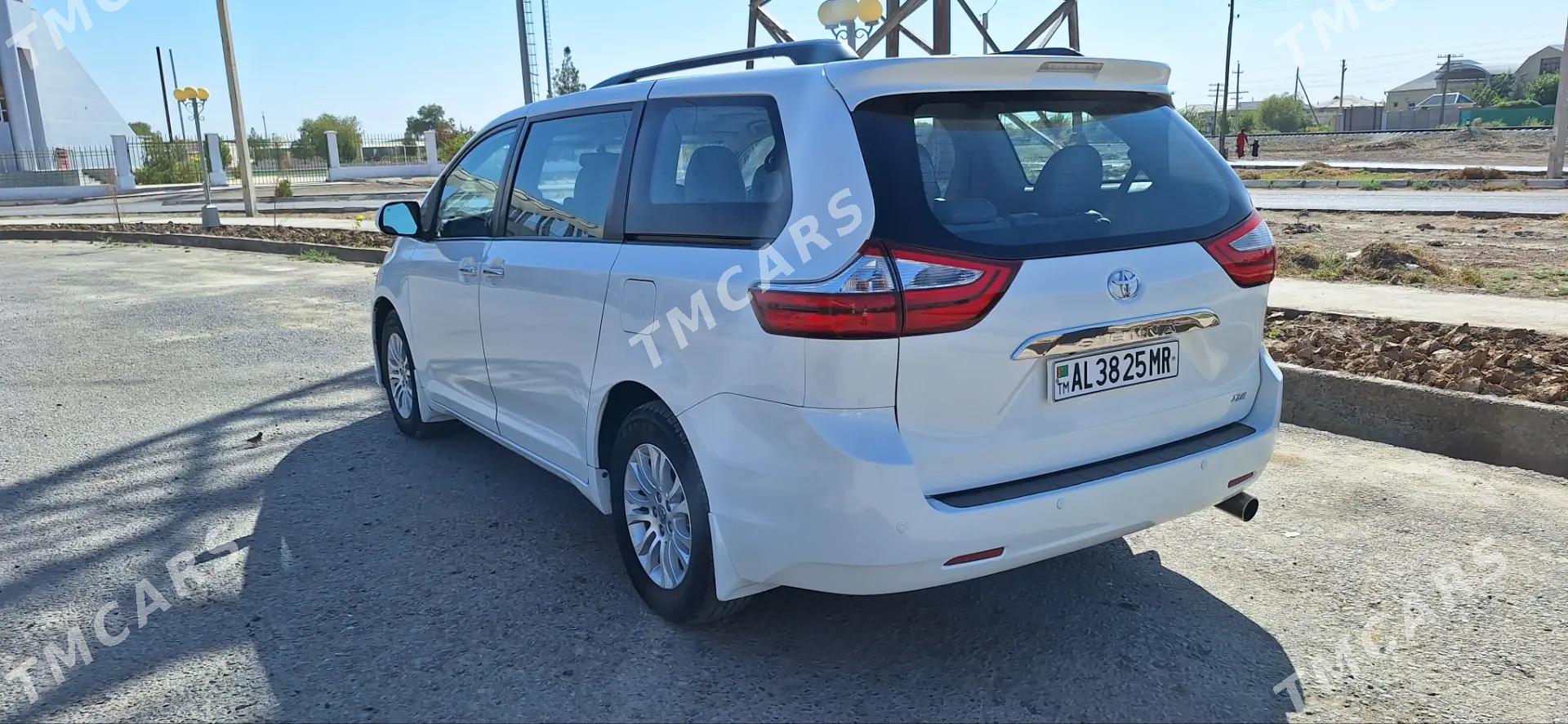 Toyota Sienna 2017 - 330 000 TMT - Мары - img 3