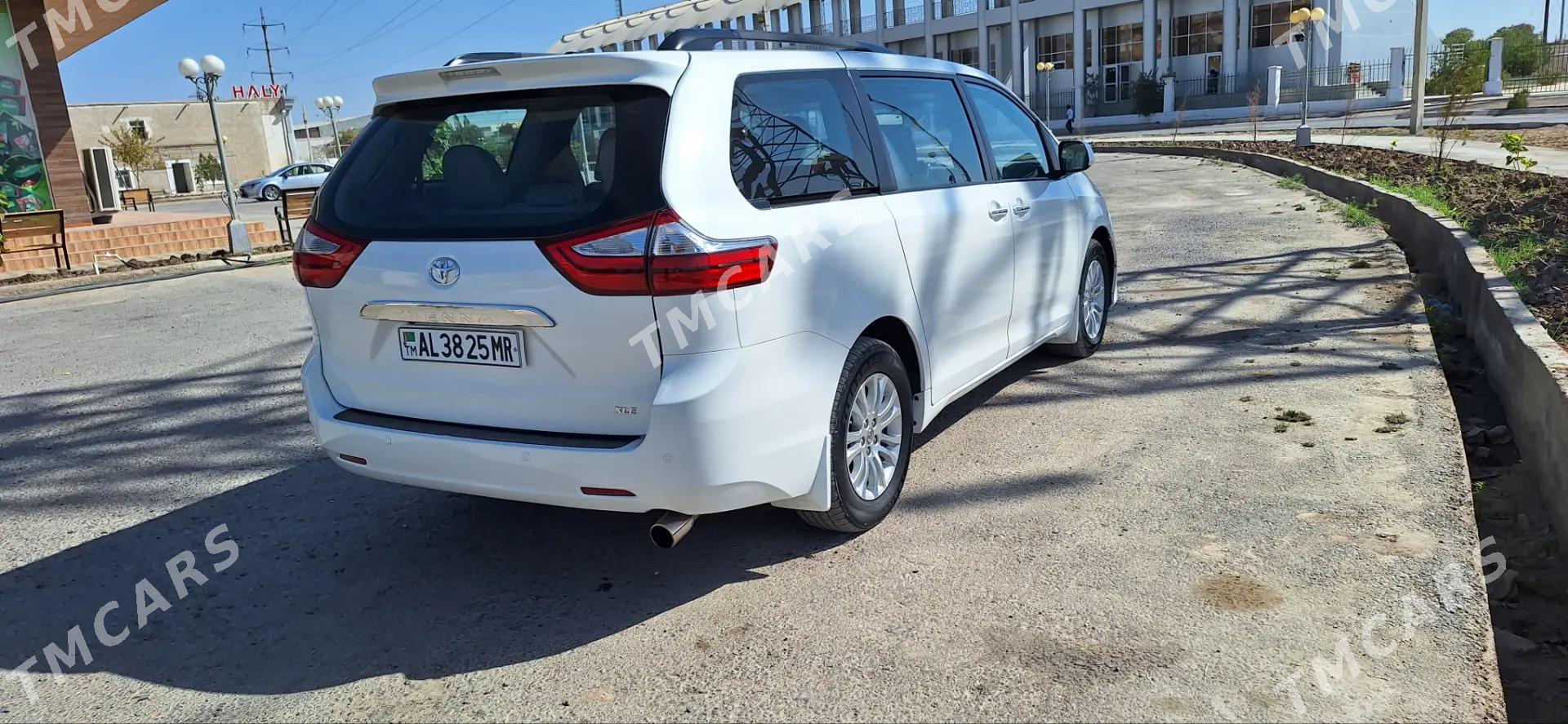 Toyota Sienna 2017 - 330 000 TMT - Мары - img 4