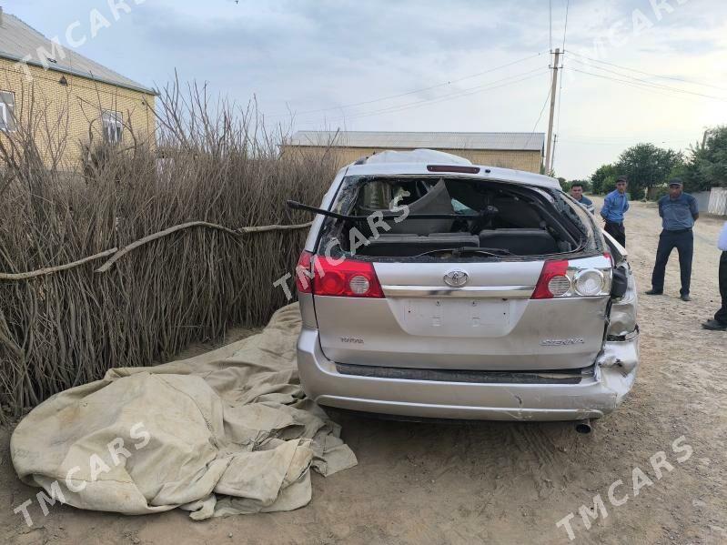 Toyota Sienna 2007 - 95 000 TMT - Мары - img 4