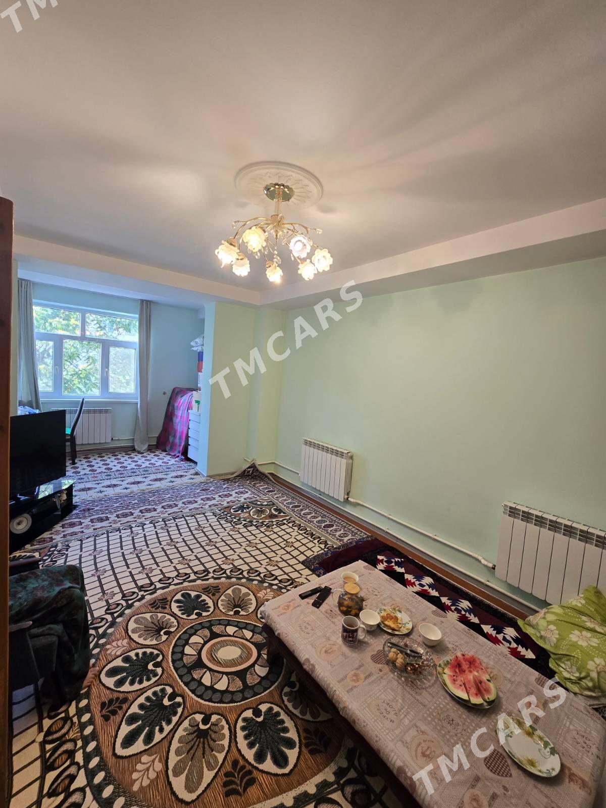 11 mkr 3 komnat 2 etaz - 11 мкр - img 2