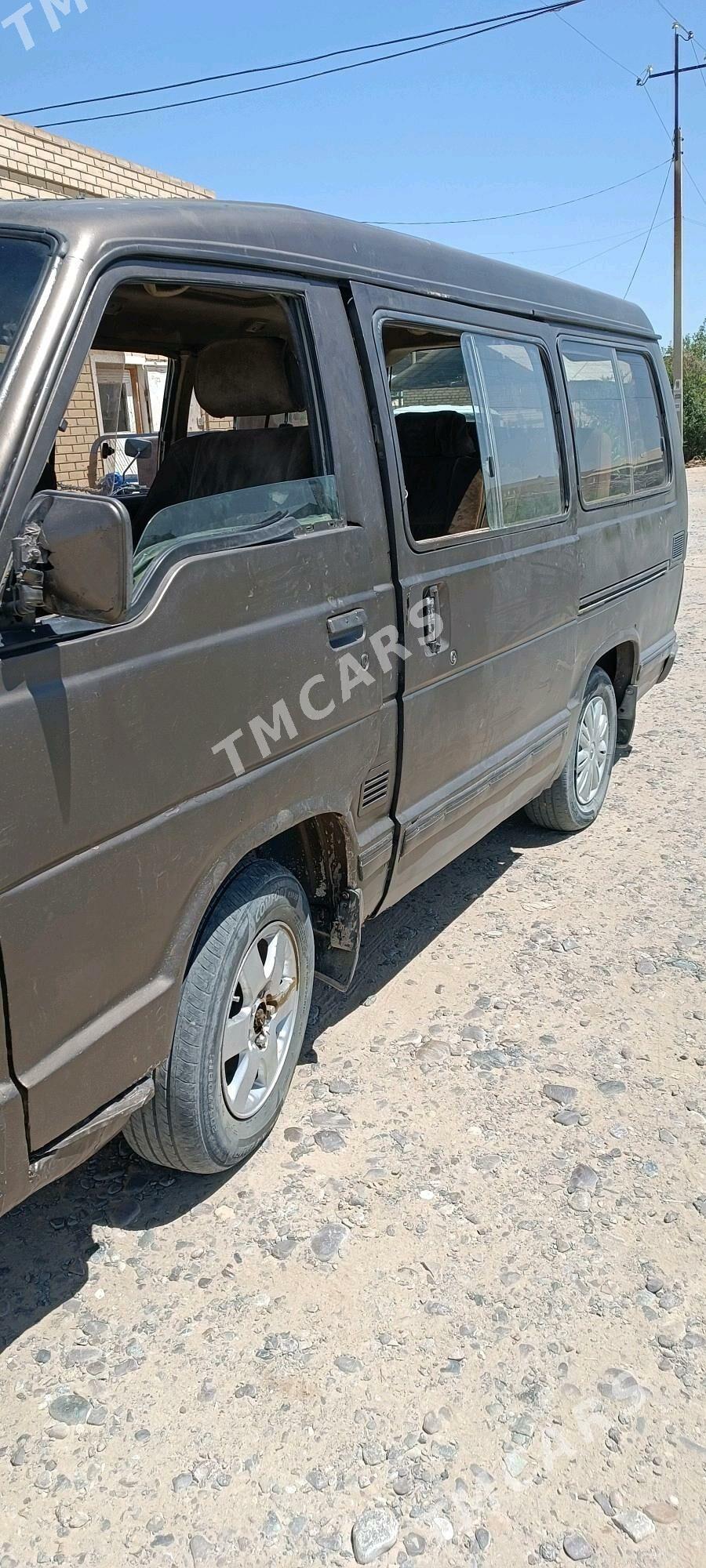 Toyota Hiace 1989 - 27 000 TMT - Sakarçäge - img 5