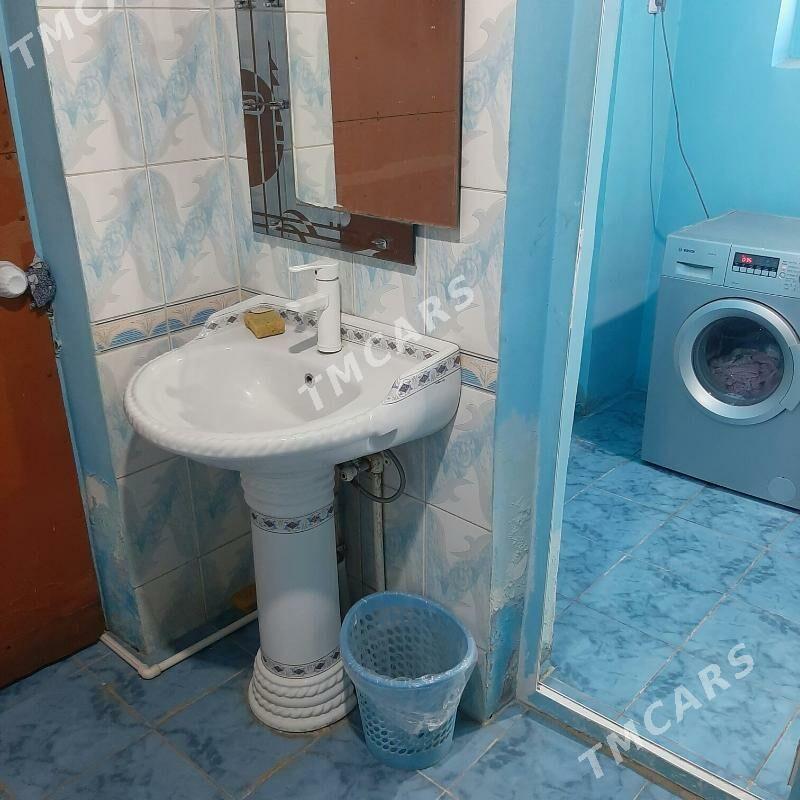 Eýesinden jaý gözleýänlere üçü - Хитровка - img 2