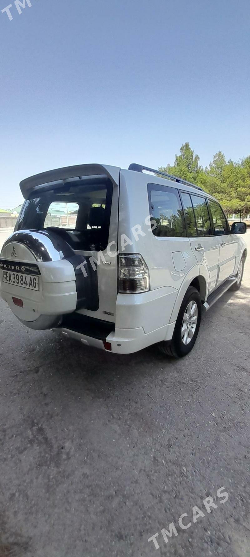 Mitsubishi Pajero 2013 - 275 000 TMT - Гарадамак Шор - img 9
