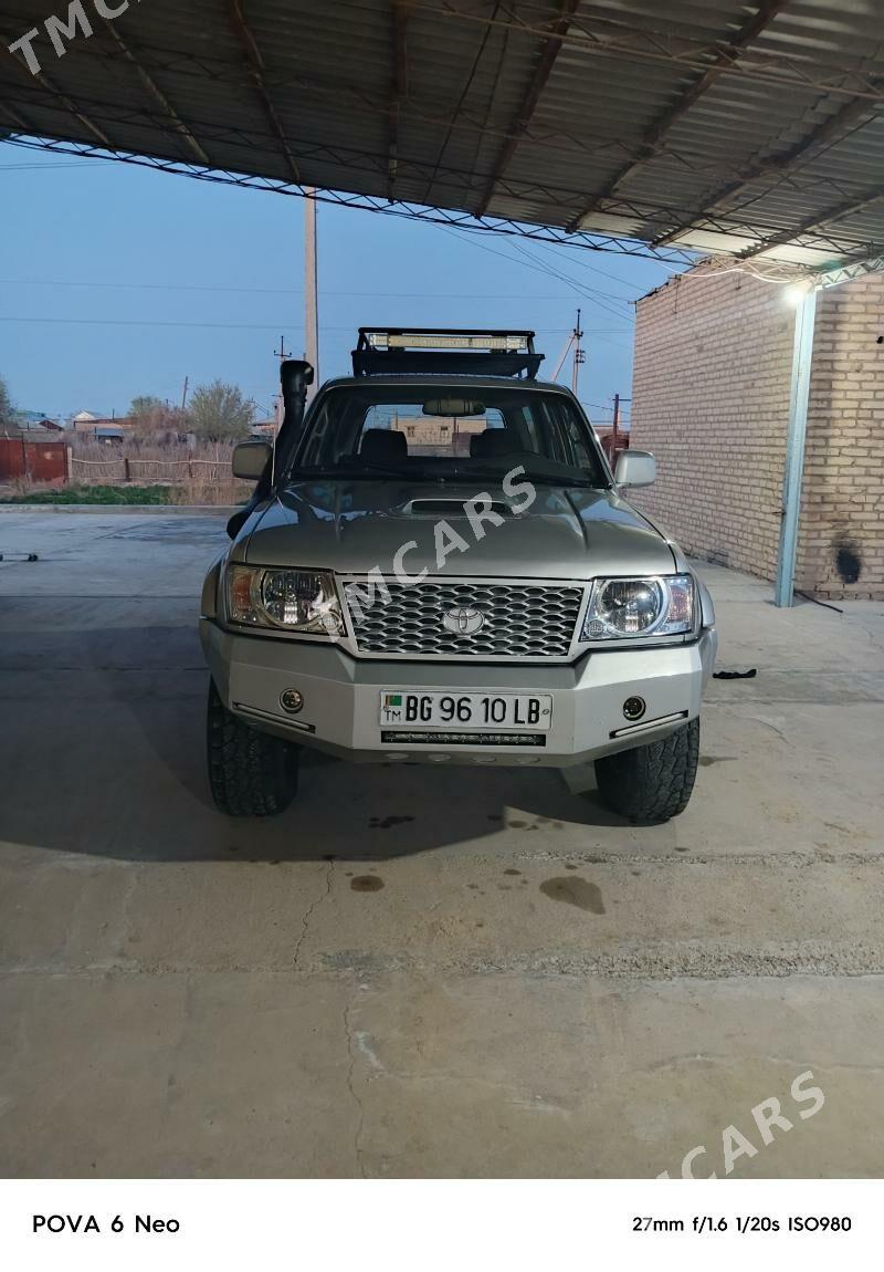 Toyota 4Runner 2002 - 220 000 TMT - Darganata - img 8
