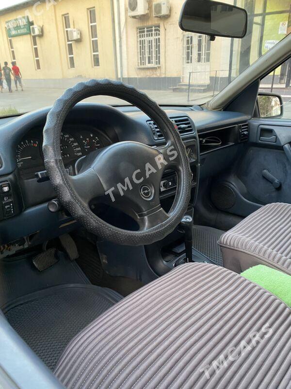 Opel Vectra 1989 - 46 000 TMT - Сакар - img 2