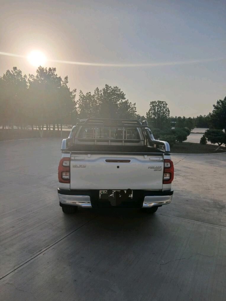 Toyota Hilux 2021 - 550 000 TMT - Гёкдепе - img 3