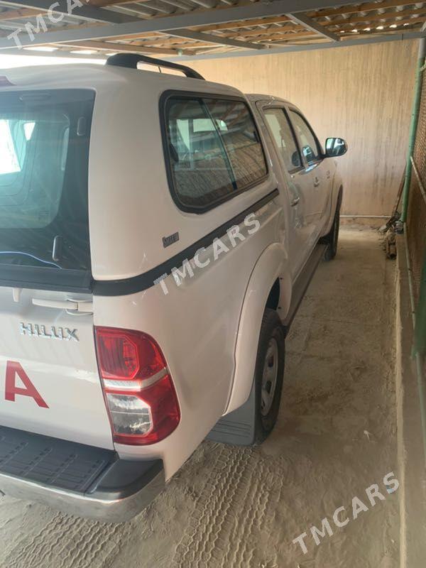 Toyota Hilux 2015 - 375 000 TMT - Hazar - img 6