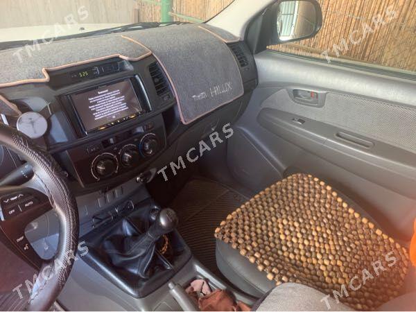 Toyota Hilux 2015 - 375 000 TMT - Hazar - img 5