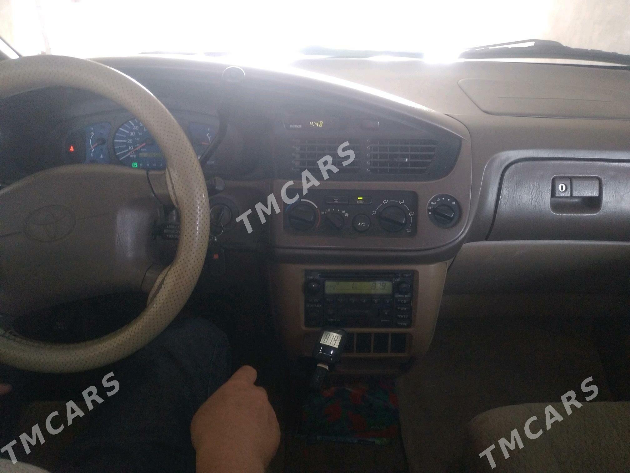 Toyota Sienna 2002 - 160 000 TMT - Тагтабазар - img 4
