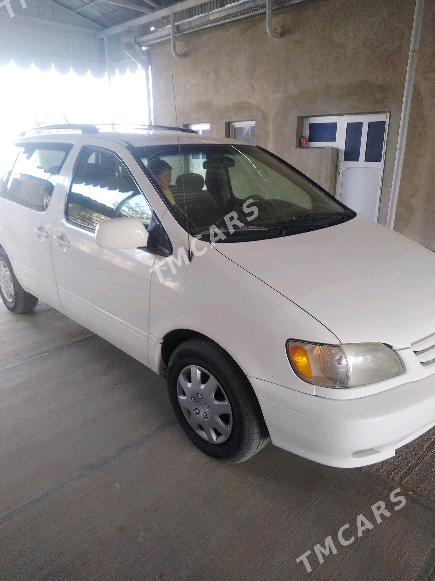 Toyota Sienna 2002 - 160 000 TMT - Тагтабазар - img 2
