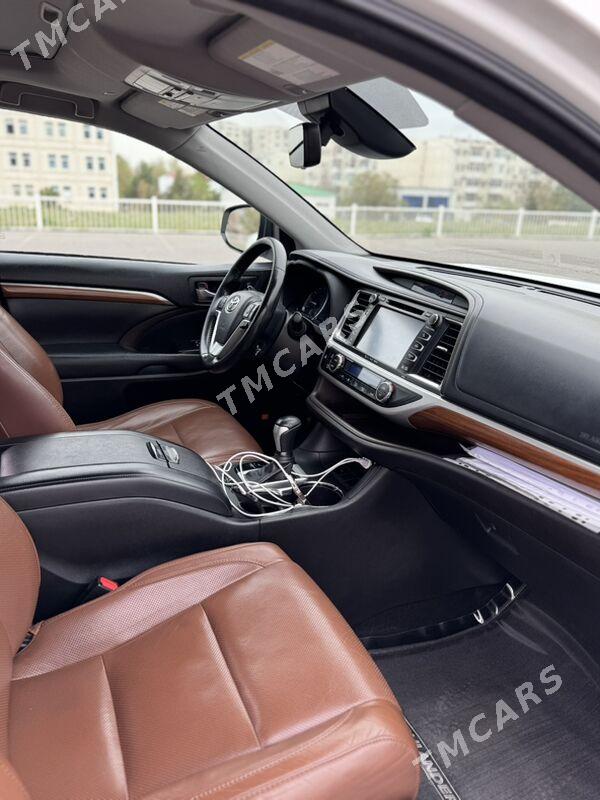 Toyota Highlander 2018 - 560 000 TMT - 11 мкр - img 2