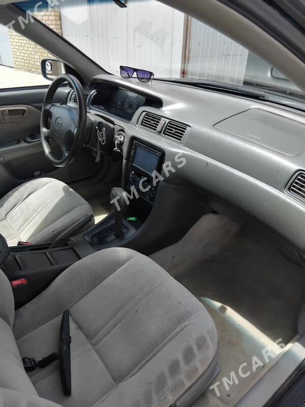 Toyota Camry 1998 - 124 000 TMT - Baýramaly - img 6