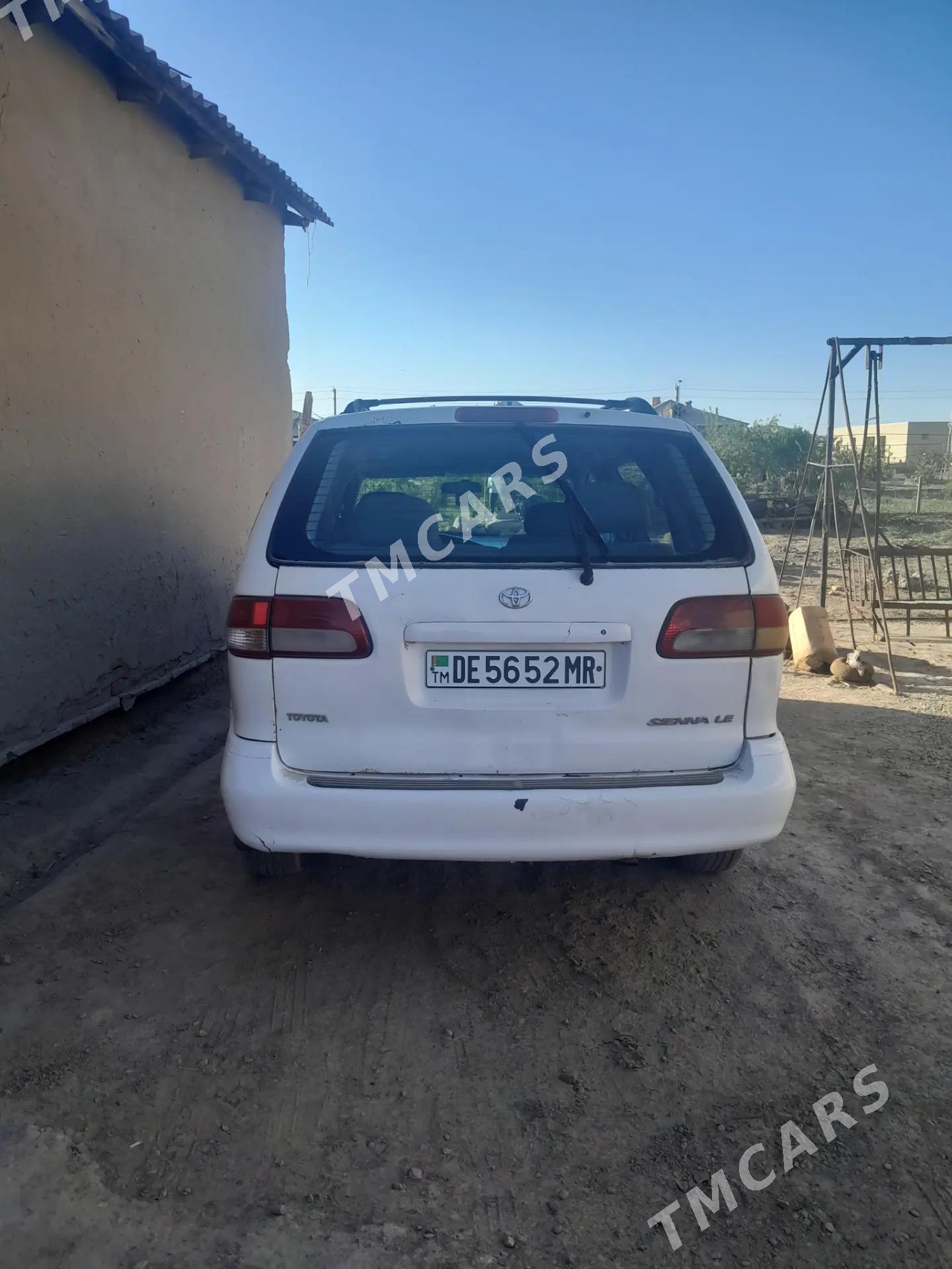 Toyota Sienna 2002 - 135 000 TMT - Мары - img 3