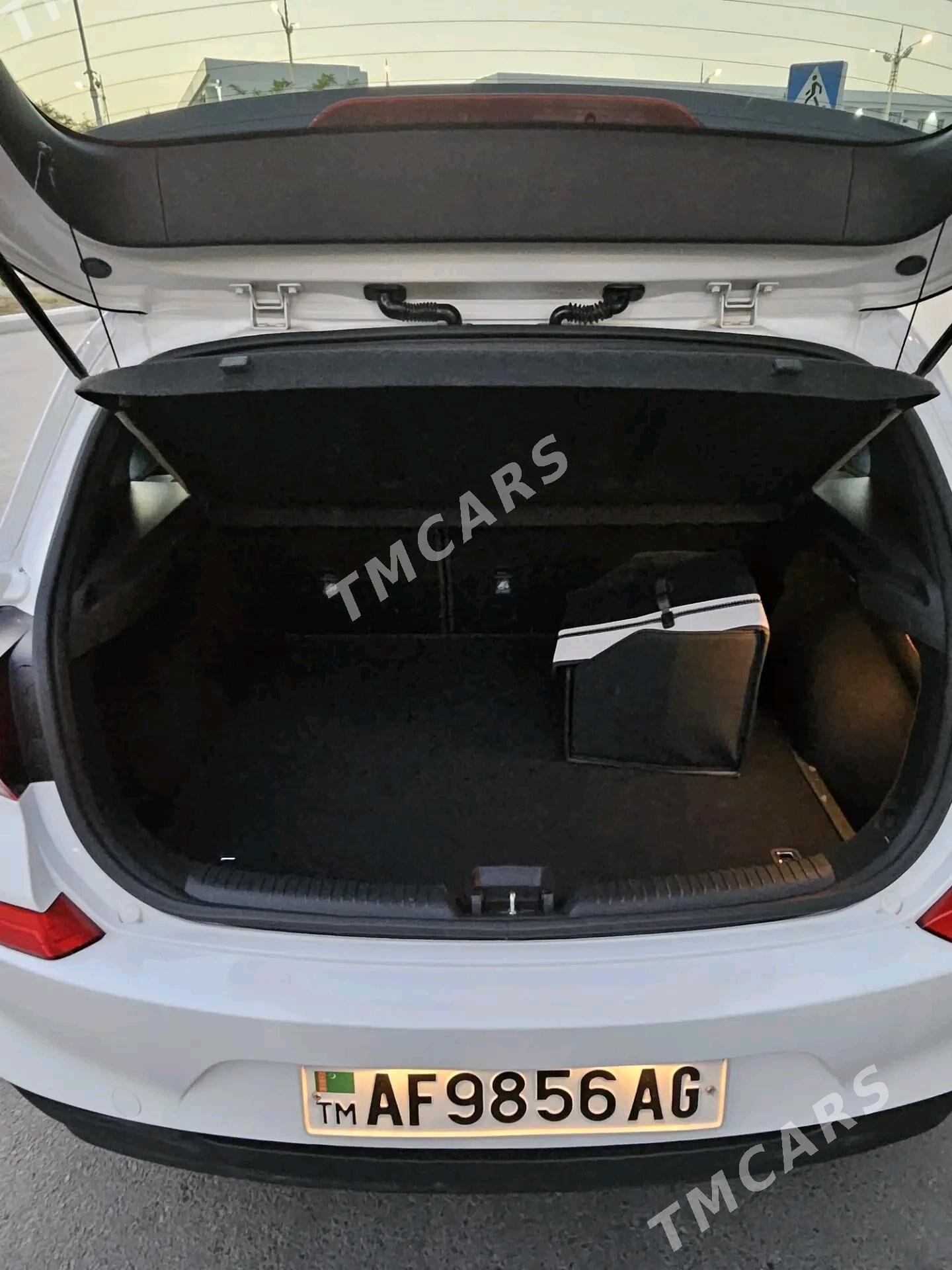 Hyundai Elantra GT 2018 - 210 000 TMT - 30 мкр - img 2