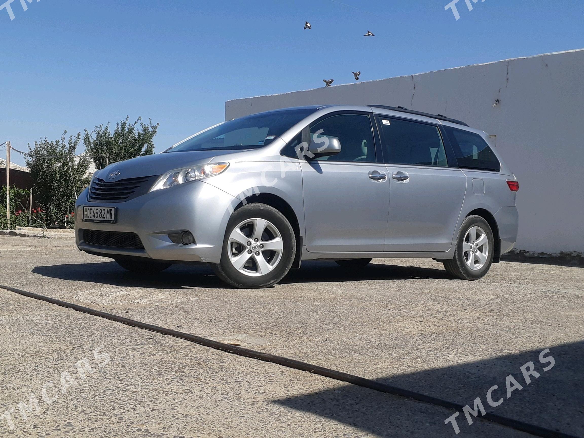 Toyota Sienna 2015 - 320 000 TMT - Мары - img 3