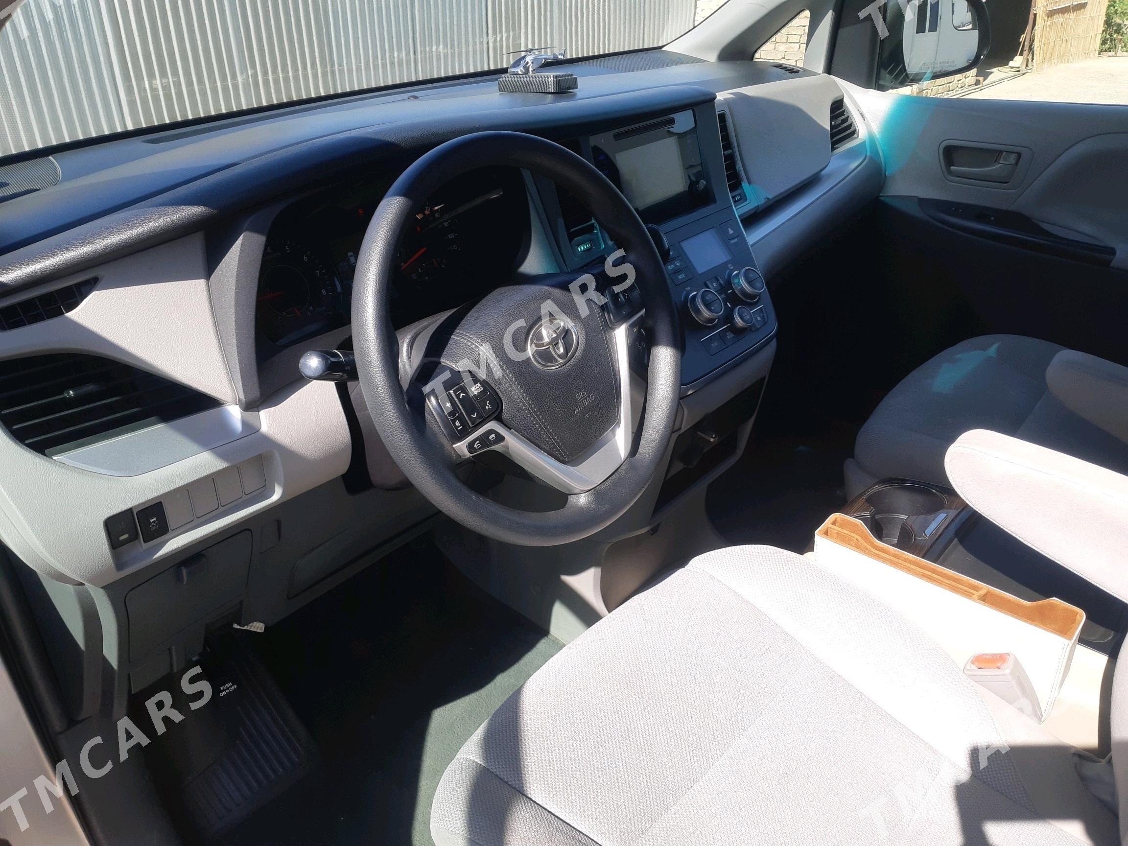 Toyota Sienna 2015 - 320 000 TMT - Мары - img 1