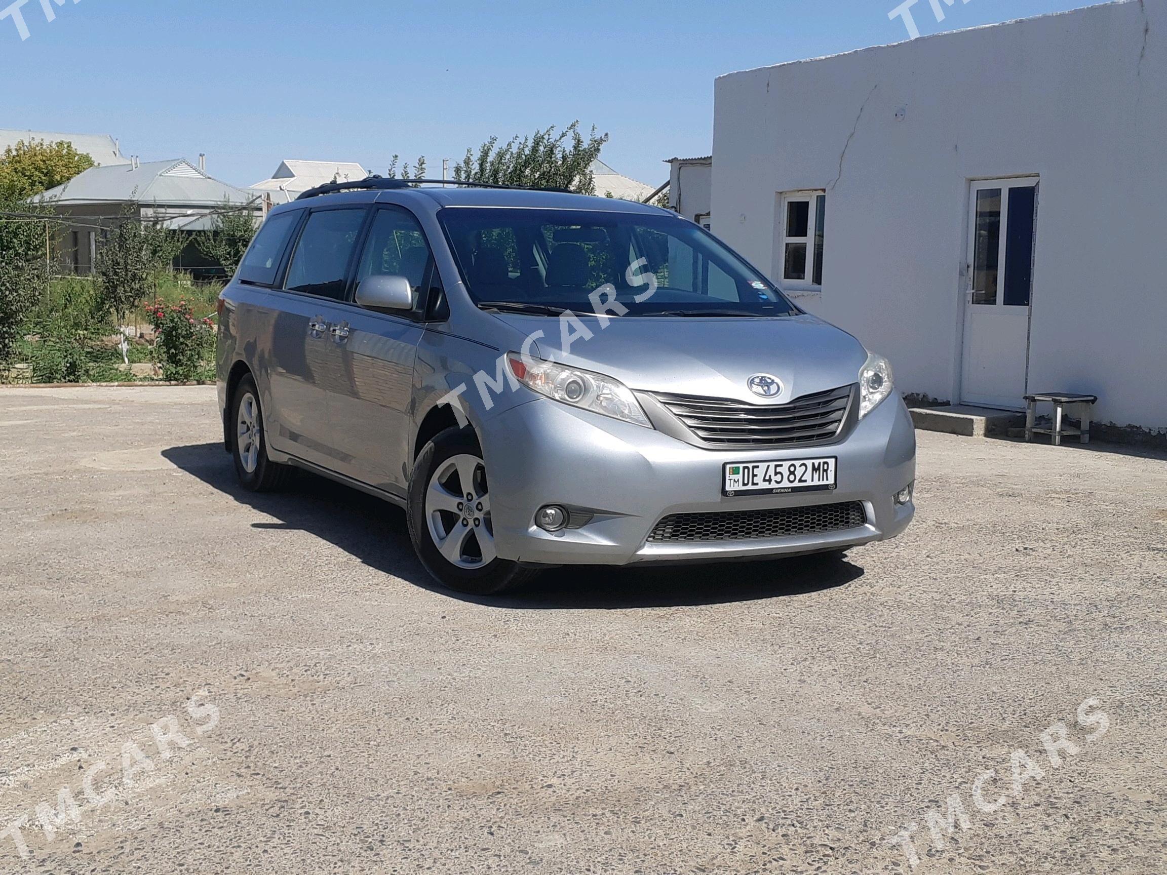 Toyota Sienna 2015 - 320 000 TMT - Мары - img 4
