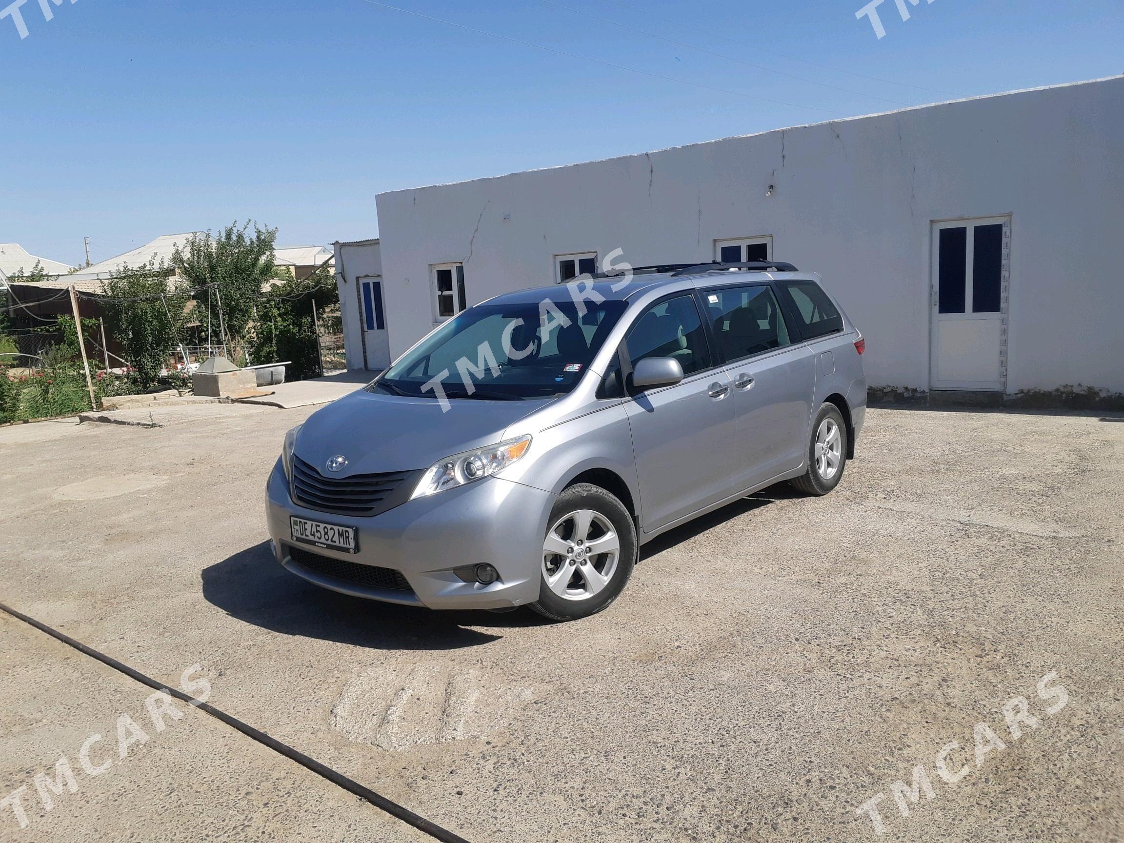 Toyota Sienna 2015 - 320 000 TMT - Мары - img 8