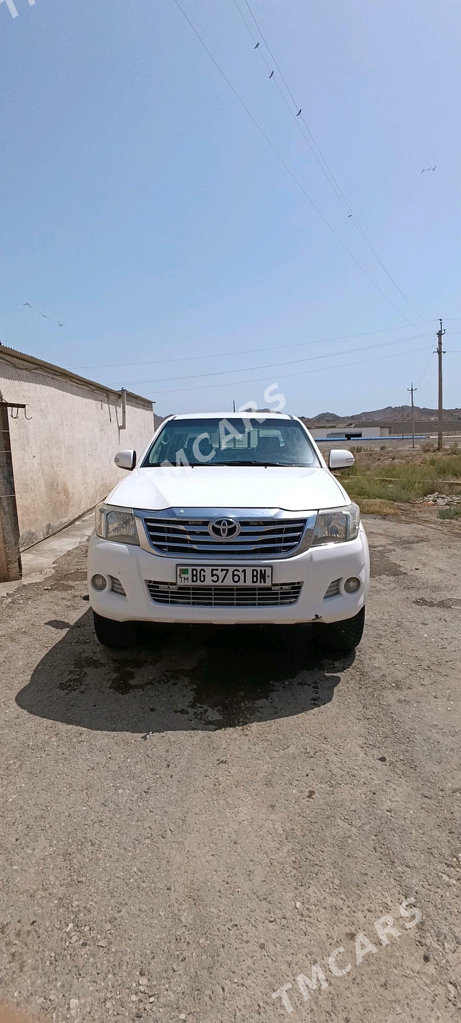 Toyota Hilux 2013 - 290 000 TMT - Türkmenbaşy - img 4