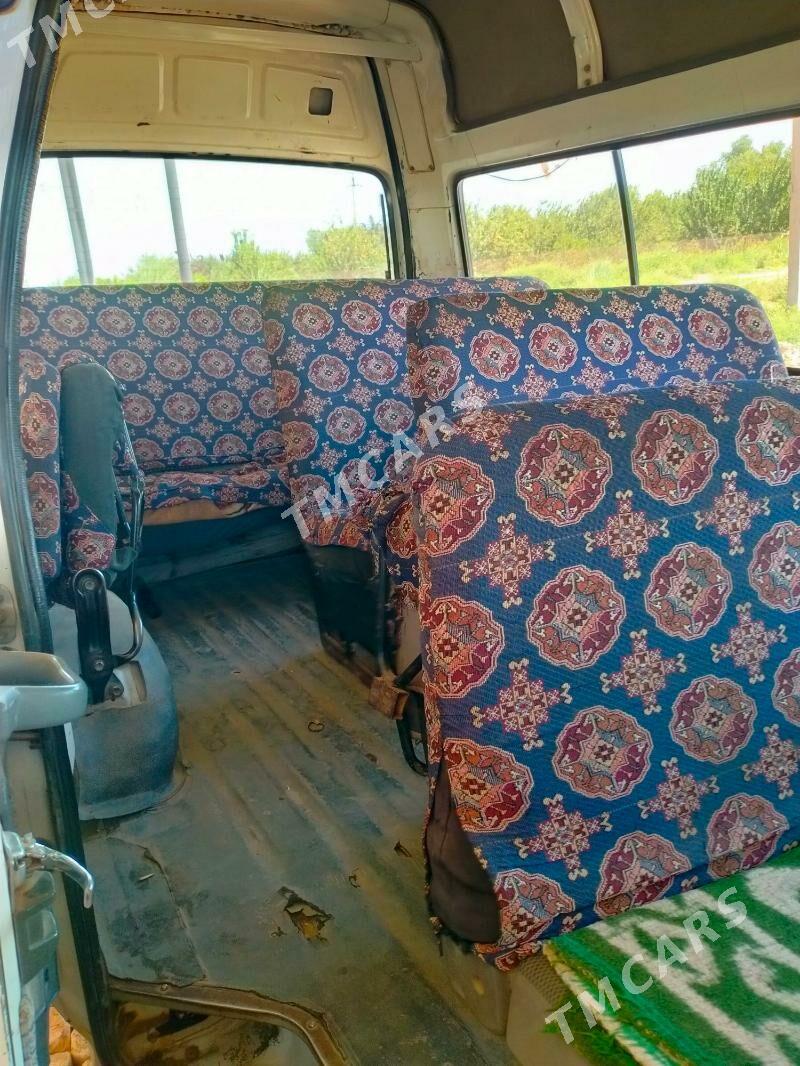 Toyota Hiace 2012 - 130 000 TMT - Каракумский этрап - img 3