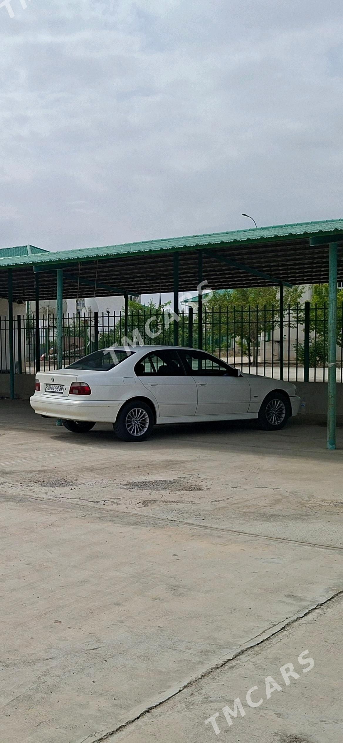 BMW E39 2000 - 110 000 TMT - Балканабат - img 2