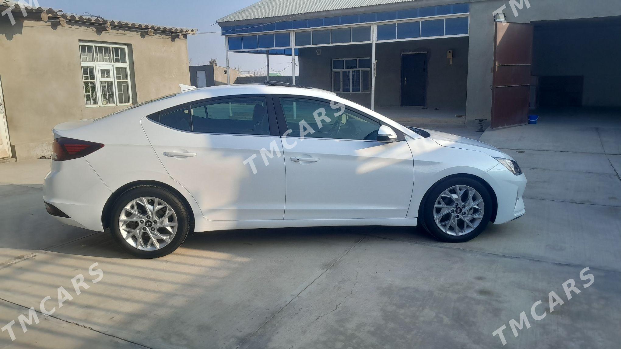 Hyundai Elantra 2019 - 215 000 TMT - Гёкдепе - img 3