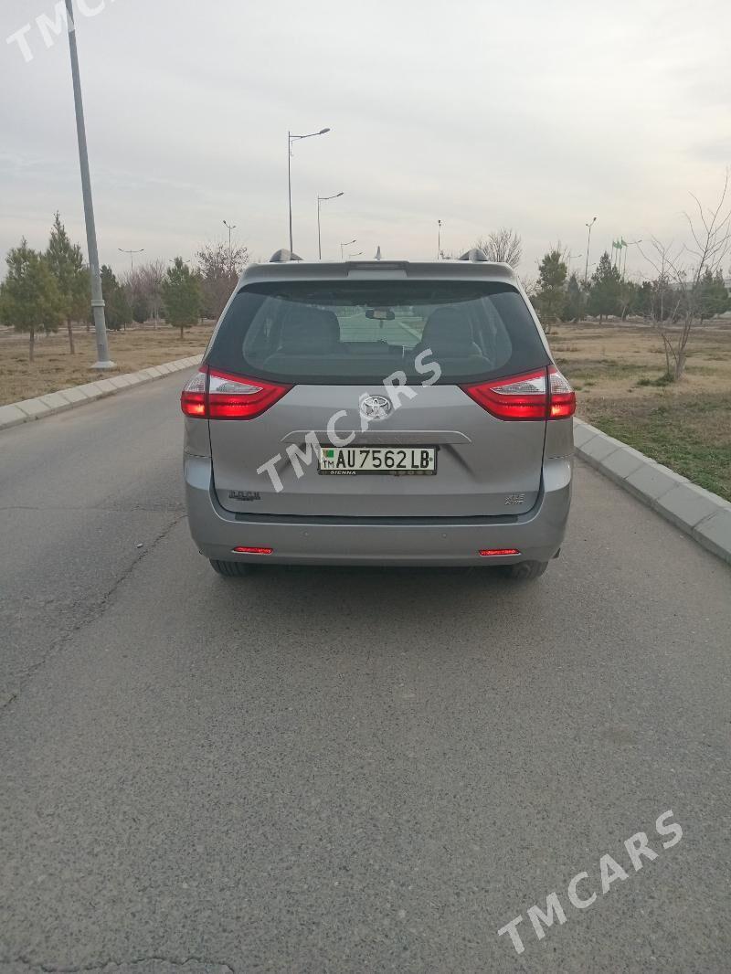 Toyota Sienna 2018 - 400 000 TMT - Туркменабат - img 3