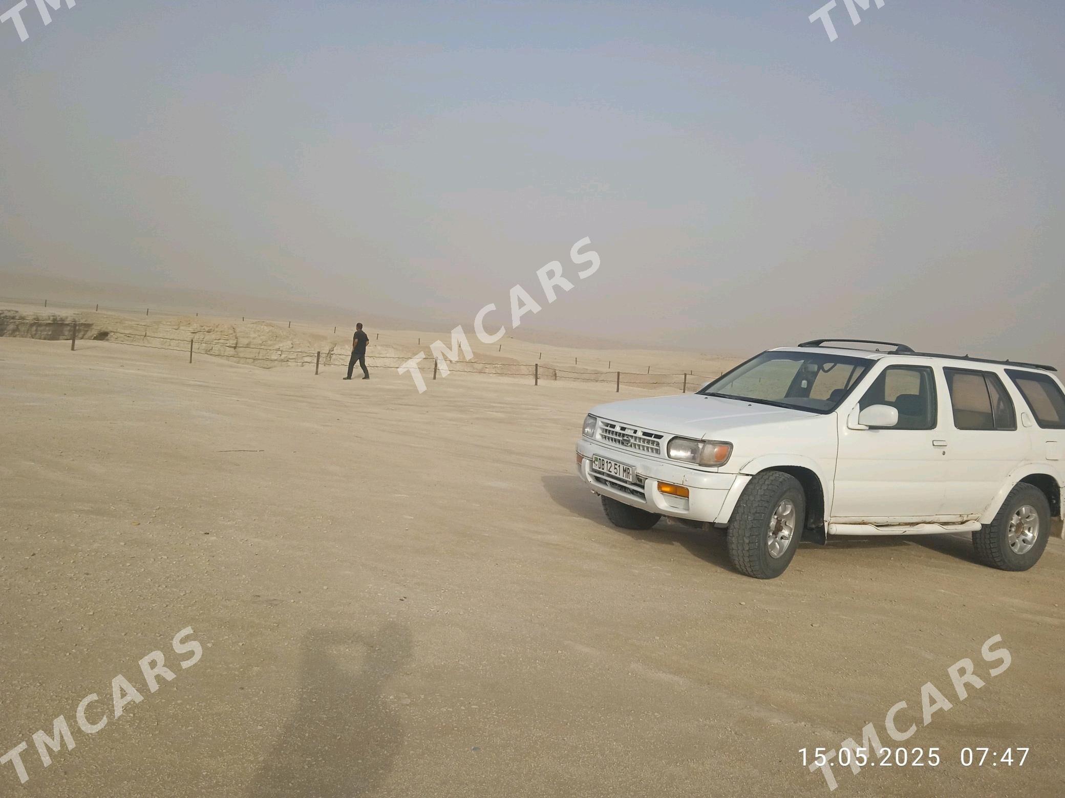 Nissan Pathfinder 1996 - 50 000 TMT - Байрамали - img 5