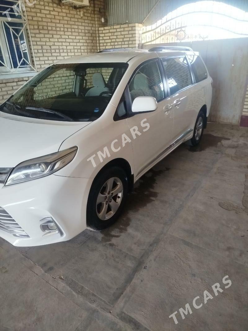 Toyota Sienna 2016 - 310 000 TMT - Мары - img 3