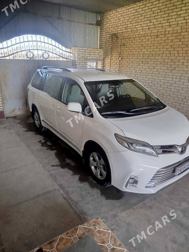 Toyota Sienna 2016 - 310 000 TMT - Мары - img 4